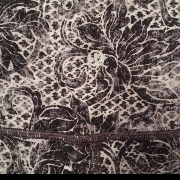 Lululemon Wunder Under Crop - Picture 7 of 8